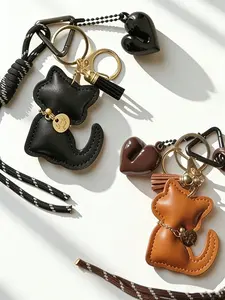 PU Leather Cat-Shaped Keychain With Stylish Heart Decoration And Tassel Accents, Featuring A Triangular Spring Clasp Design, Trendy Cute Keychain. Cute Vintage Style, Eye-Catching On Keys Or Bags, Perfect For Sweet And Cool Girls For Everyday Commuting.