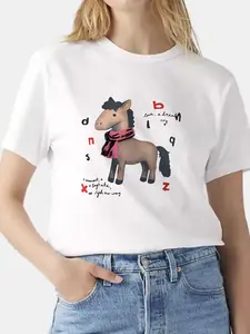 Who could resist the cute little pony wearing a scarf! The soft hand-painted print adds a gentle filter, and putting it on instantly transforms you into a cheerful sweet girl.