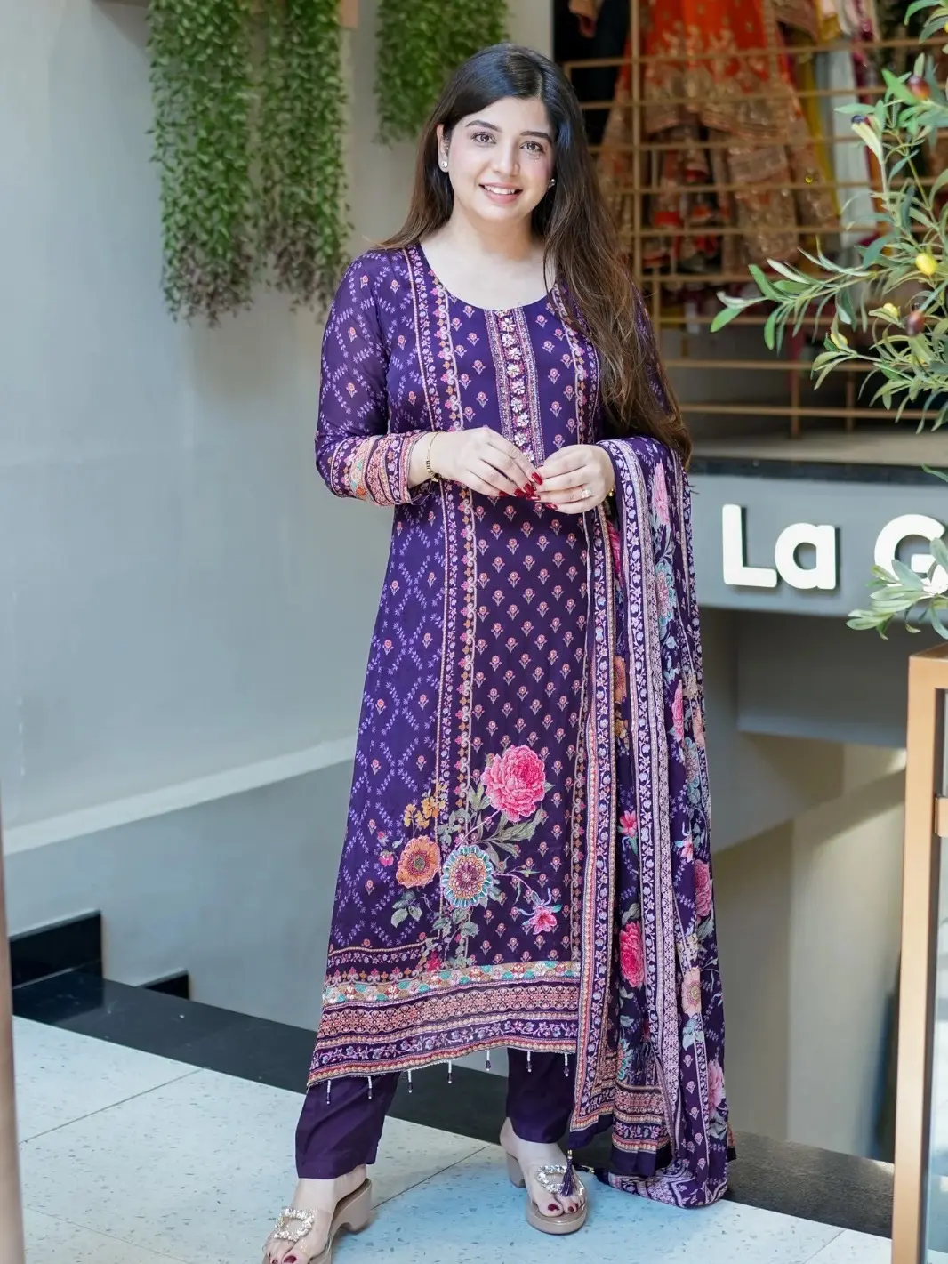 Women's Floral Print Pakistani Salwar Suit - Premium Chinon Silk 3-Piece Women's Clothes Set with Mirror Work Embroidery, Original Flowers, Elegant Bottom for Festive Party Wear, Regular, Coordinated Costume Set, Fit, Drape, Ethnic, Outfits, 3-Piece Suit,