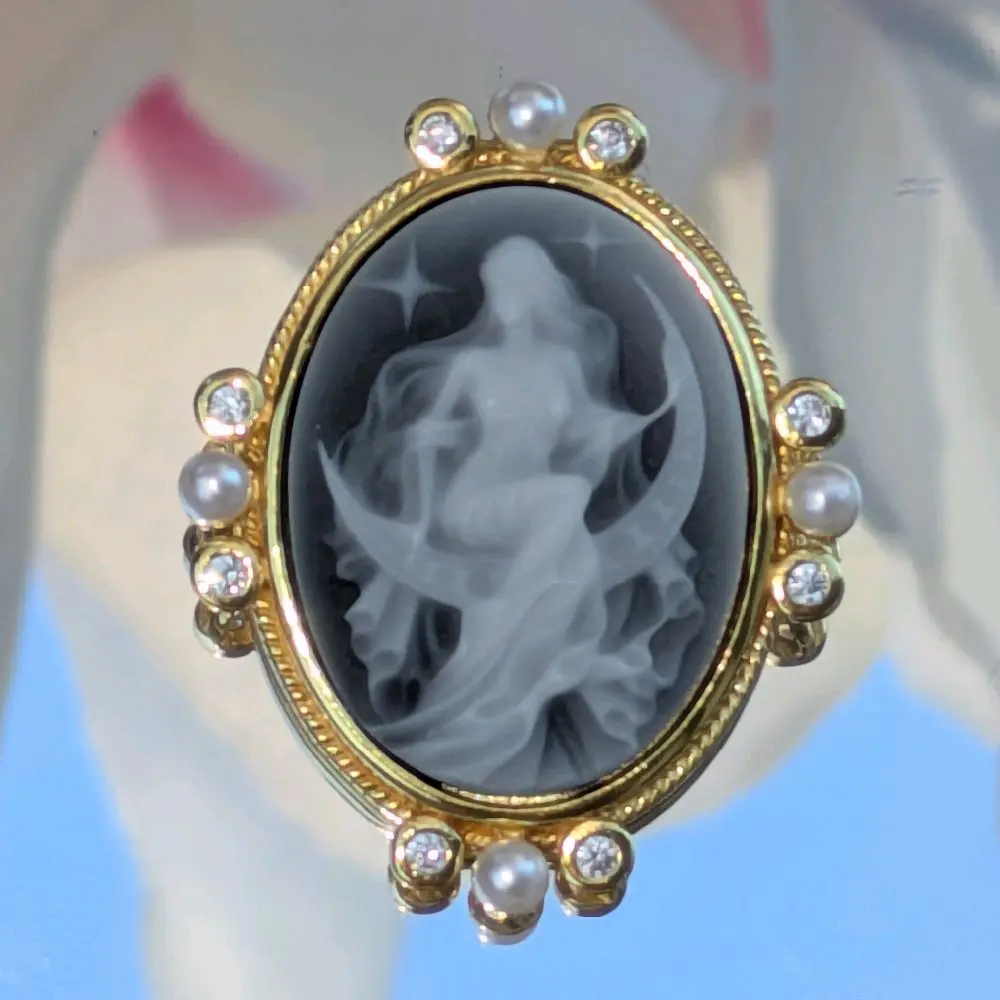 Selene Black Agate Pearl Golden