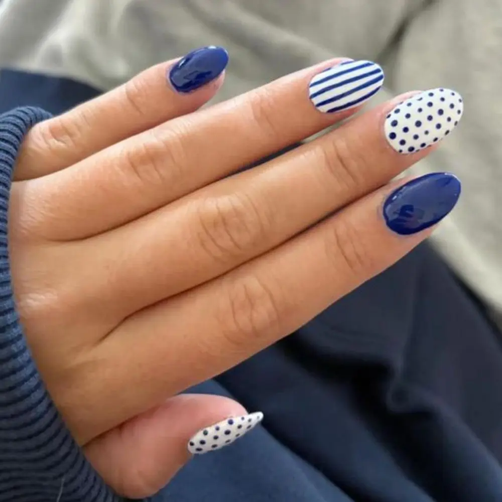 24pcs Short Oval Blue French Acrylic False Nails Set, Striped Polka Dot Design, Perfect Fit, Suitable for Women and Girls, Nail Tips Kit, Diy Nail Kit, Nail Art Supply, Home Nail Art, Nail Art Products