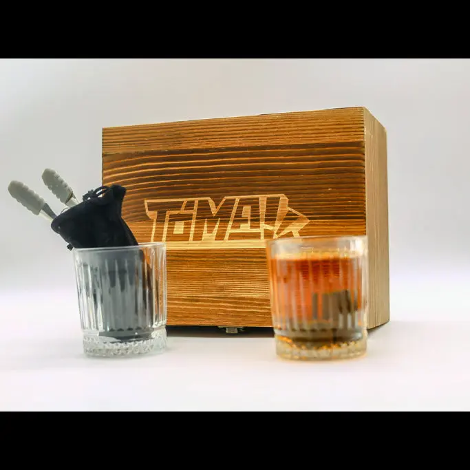 Whiskey Glass Set - 2 Glasses and 8 Ice Cubes