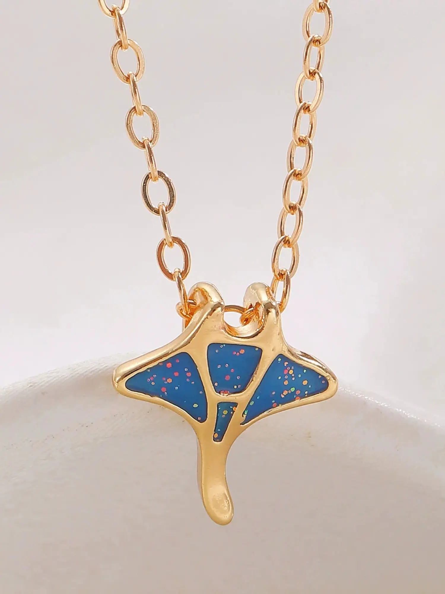 1pc Animal Lovers Charm Pendant Necklace, Bohemian Cute Spirit Manta Ray Necklace, Suitable For Family Or Friendship Gifts, Wedding Party Jewelry Gifts, Exquisite Jewelry Gift
