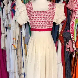 Vestido bordado a mano