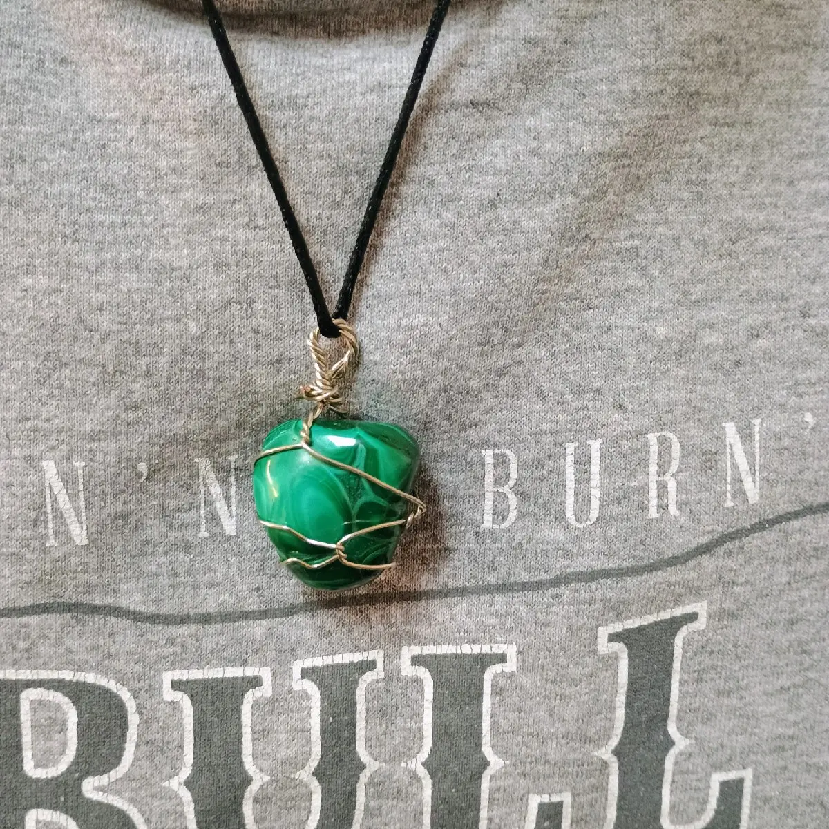 Malachite Stone - Natural Mineral with Unique Patterns and Color Variations, Ideal for Home Decor and Jewelry