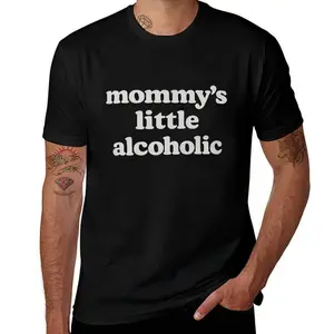 SummitRush Mommy's Little Alcoholic Funny Drunk Mom Life Alcohol Joke T-Shirt Soft Cotton Crew Neck Short Sleeve Casual Classic Graphic Tee for Men Comfortable Versatile Everyday Wear Black Menswear Stylish Tops Crewneck Shortsleeve Tropical Gamer Style
