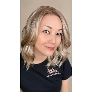 CARKIRA Lindy Buttered Almond Biscotti 14" Inch LUXURY LACE 13x4 Lace Front Synthetic Wig Glueless Natural Hairline Heat-Friendly