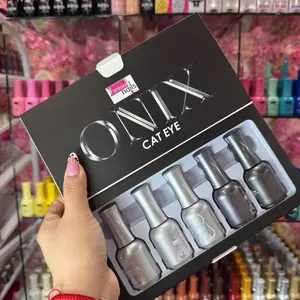 Ónix Cat Eye Fantasy Nails