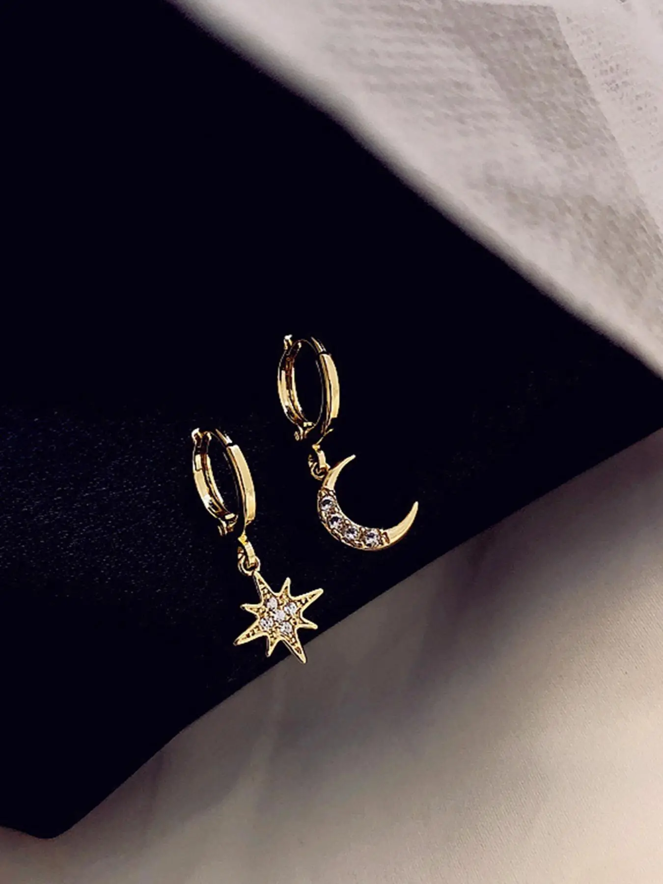 Star & Moon Design Dangle Earrings, Rhinestone Decor Drop Earrings for Women, Fashion Jewelry for Party, Daily Clothing Decor, Trendy All-match & Exqu