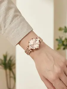 Ladies' exquisite wristwatch, exquisite ladies' quartz watch, clover-shaped diamond dial, dust-proof, water-resistant, scratch-resistant, adjustable strap, casual and fashionable design, suitable for various occasions, as a gift, Fashionable Stylish Watch