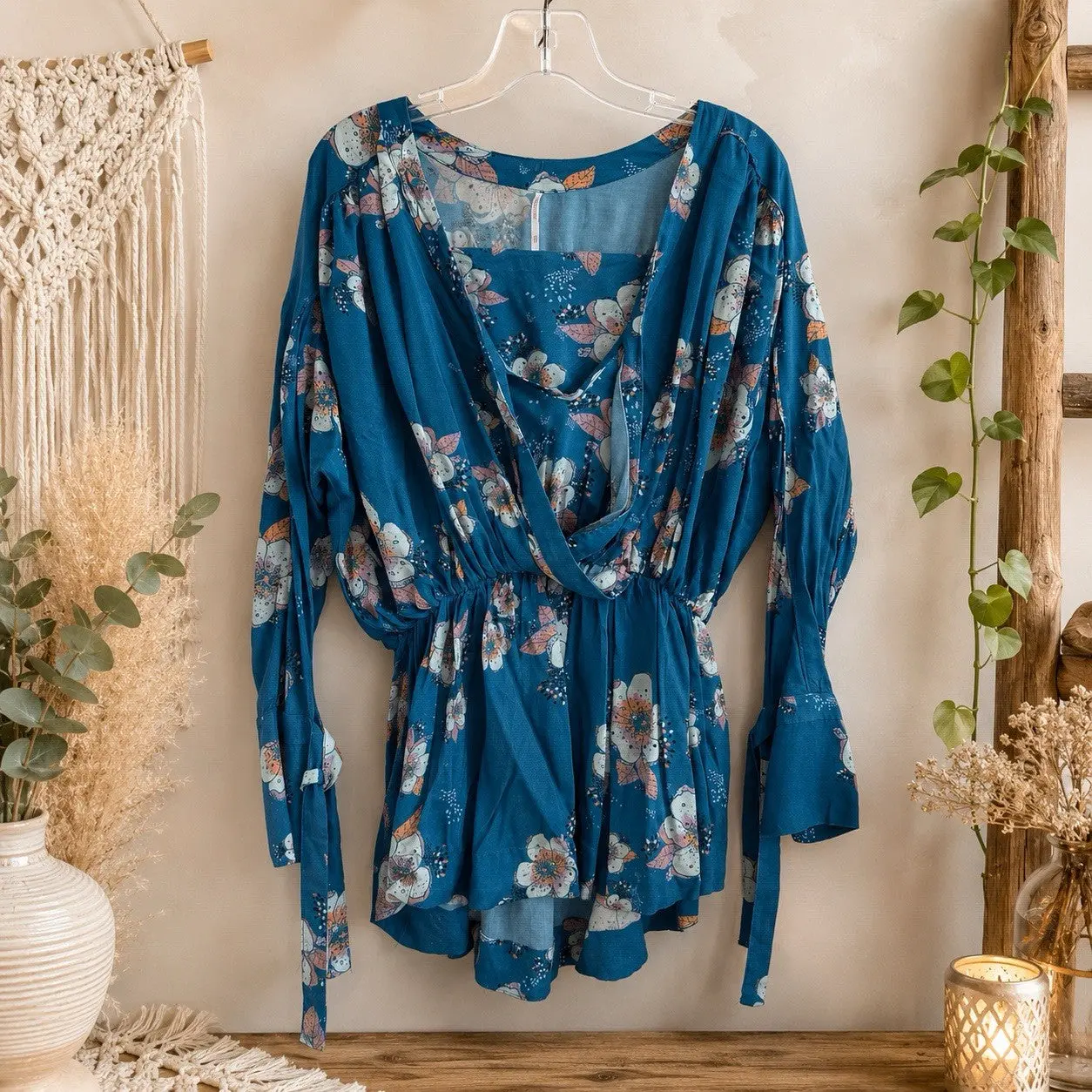 Free People We The Free XS Blue Floral Boho Mini Dress Bell Sleeve Rayon Womens
