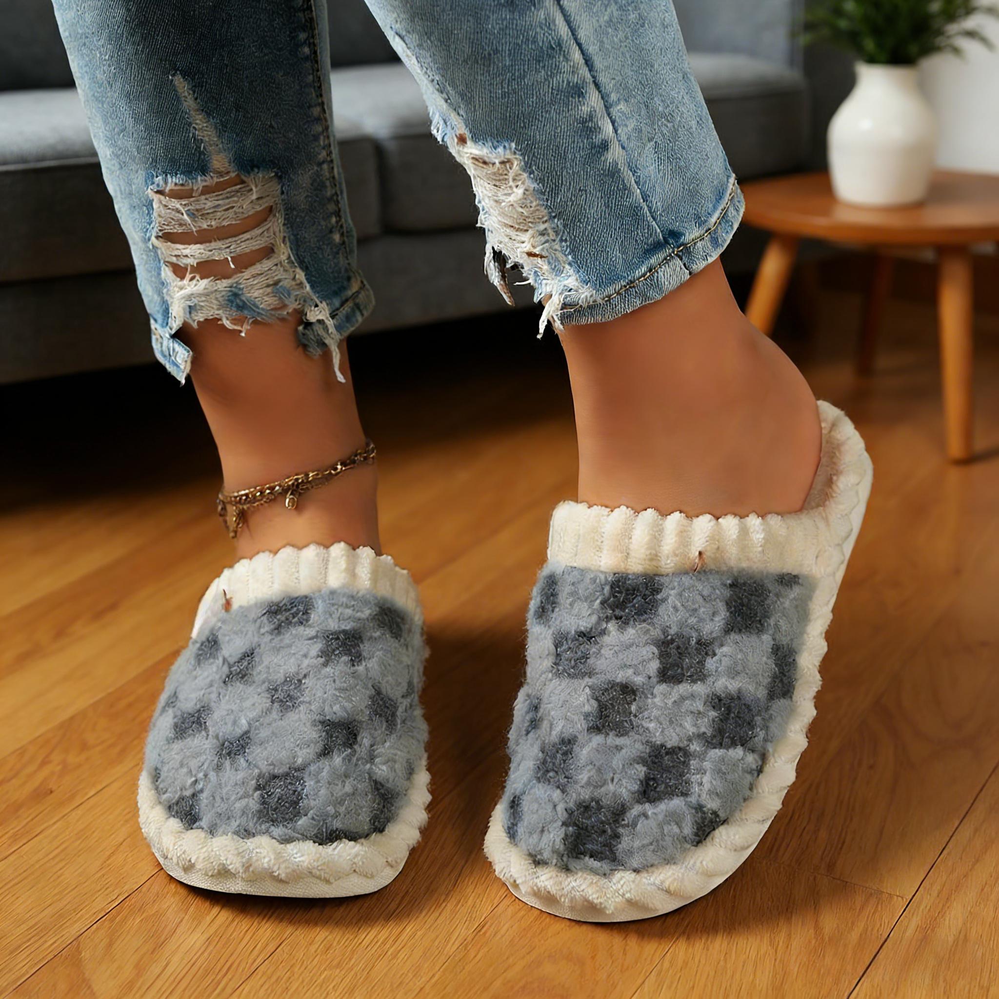 Checkered Plush Slippers for Men & Women – Warm Fuzzy Memory Foam Indoor/Outdoor House Shoes, Non-Slip Cozy Winter Bedroom Slippers