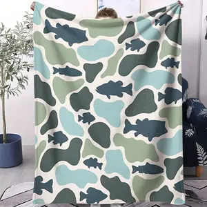 Camo Fish Silhouette Flannel Blanket, 3D Digital Print Throw Blanket, Soft Warm Blanket for Couch Bed, Cozy Gift Blanket for Fishing Enthusiasts, Lightweight Flannel Blanket for All Season Use