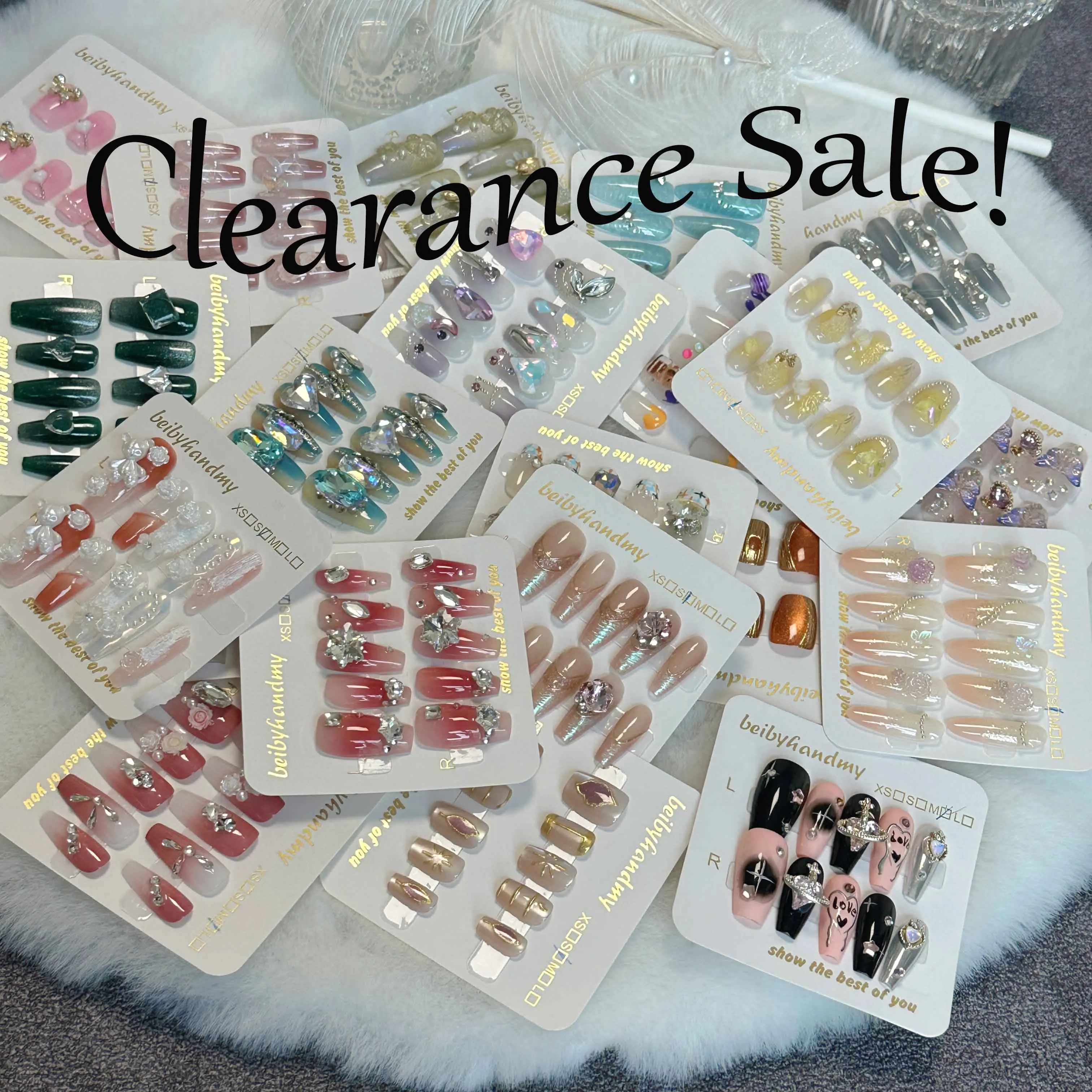 A variety of handmade nail art, gem-set long and short styles, clearance sale, a variety of color nail art, styles and colors are randomly mixed for sale