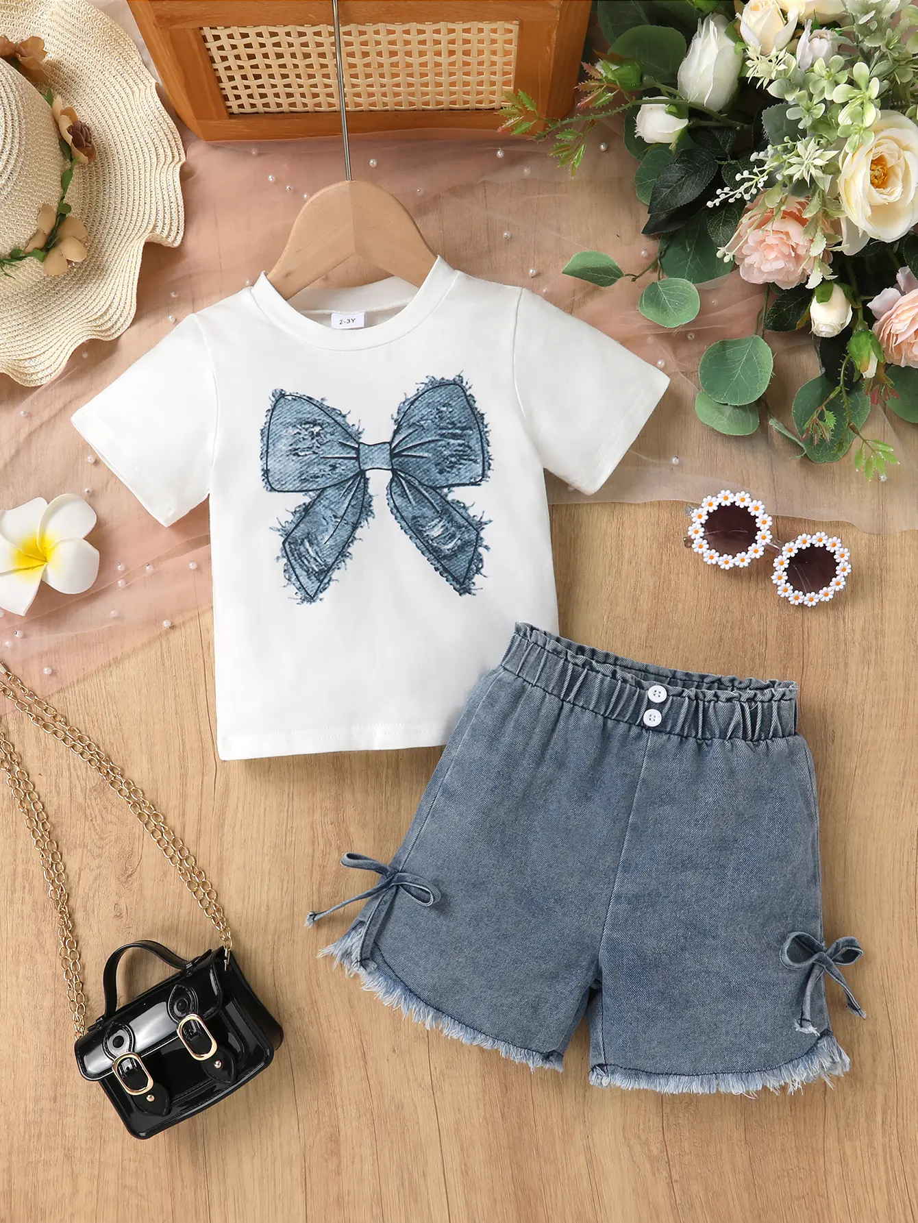 Little Girl's 2-Piece Cotton-Polyester-Elastane Outfit, Crew Neck Short Sleeve Bow Print Top & Blue Denim Paper Bag Waist Shorts for Vacation, Daily Life, Short Sleeve Tops, Cotton Material