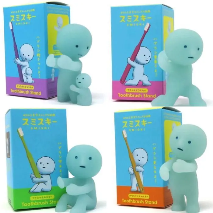 **Glow-in-the-Dark Mini Toothbrush Stand Figure – Kawaii Blind Box Collectible Desk Decor for Bathroom, Office, Yoga & Gym Lovers