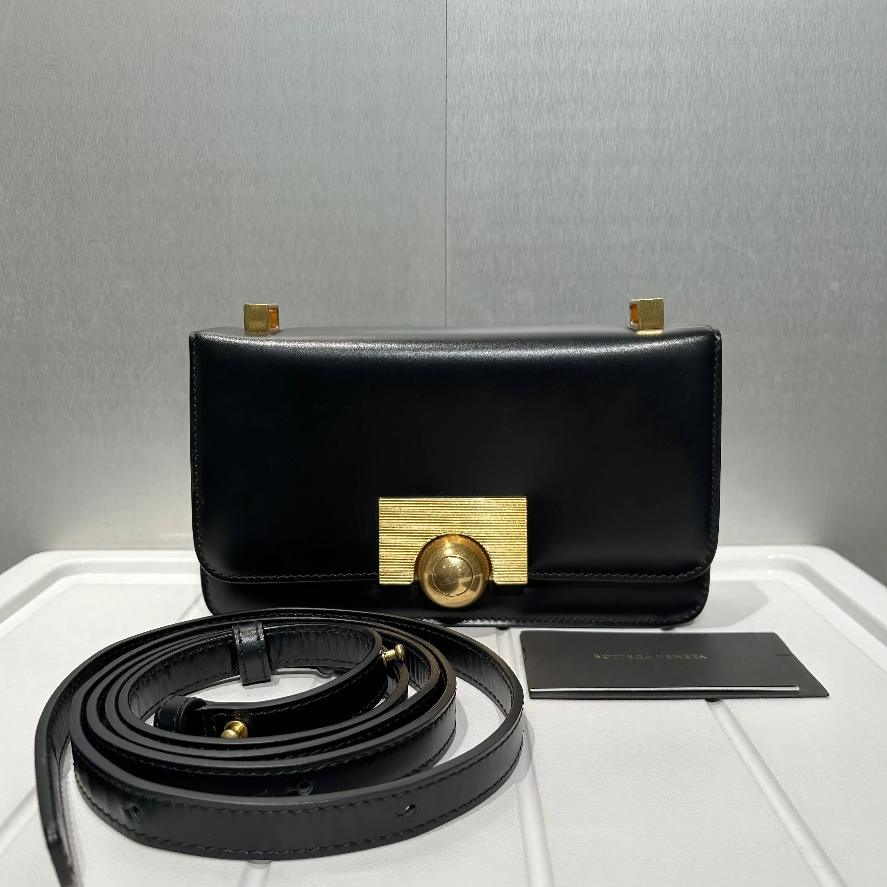 Pre-owned Bottega Veneta Leather Crossbody Bags Calfskin Stamped Classic BV Bag Black 18331415