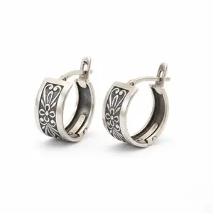 2 Pieces Bohemian Earrings Retro Fashion Delicate Flower Pattern Earrings Ear Buckles Women's Daily Wear Party