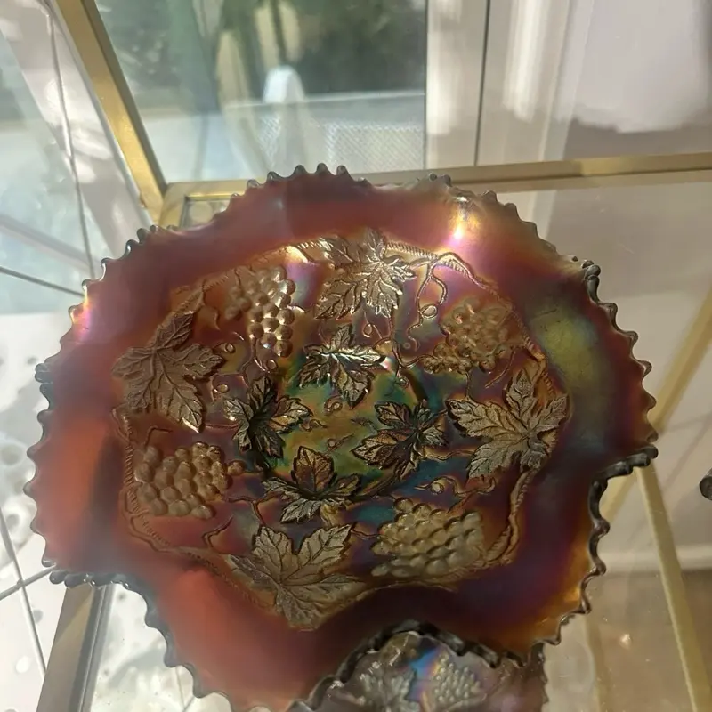IRIDESCENT NORTHWOOD CARNIVAL GLASS BOWL WITH BUNCH OF GRAPES