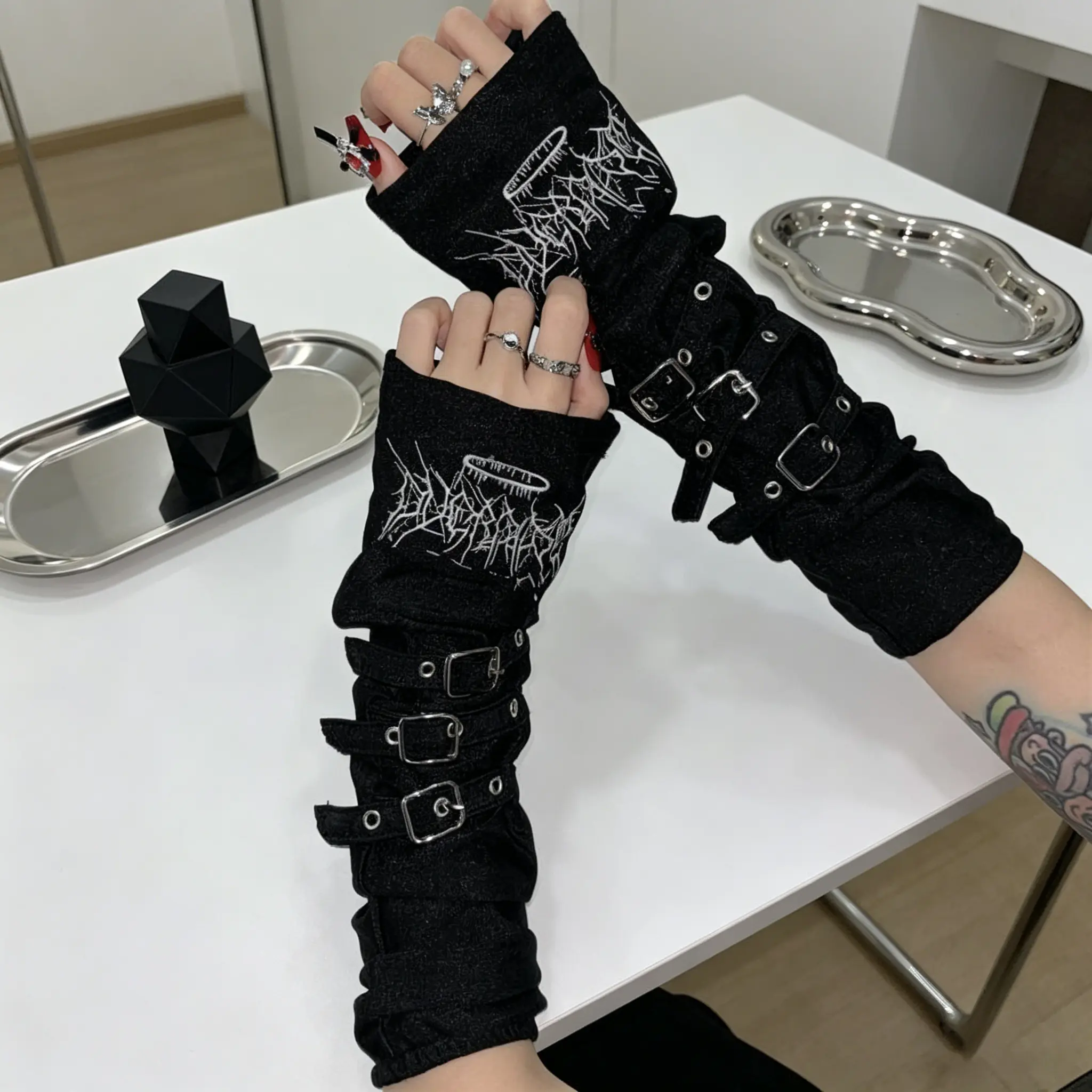 Women's Fingerless Sun Protection Sleeves - Wasteland-Inspired Dark Punk Style with Metal Buckles, Dopamine Fashion Accessory for Sports & Outdoor Use