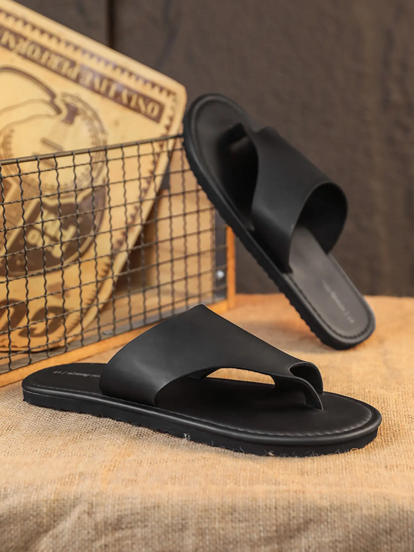 Men's Summer Indoor Outdoor Sandals, Soft Sole Anti-Slip Thong Slippers, Versatile Flip Flops, Comfortable Home Shoes, Fashionable Casual Sandals, Lightweight Sandal, Casual Beach Shoes, Footwear for Beach