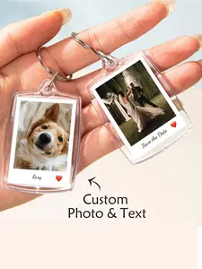 1 mini photo frame with keychain for holding photos, family photos to carry with you
