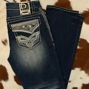 Pantalon para Bota - el guapo with Embroidered Pocket and Distressed Denim Style