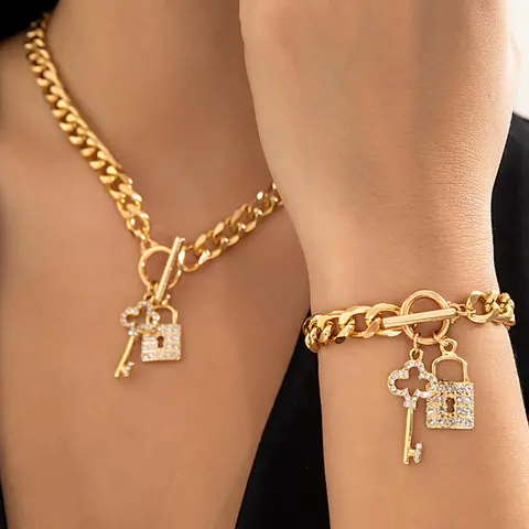 Women's Fashion Lock & Key Pendant Chain Bracelet & Necklace (2pcs), Matching Fashionable Jewelry Set with Rhinestone Decor, Trendy All-Match Exquisite Jewelry for Party, Daily Wear & Birthday Gift
