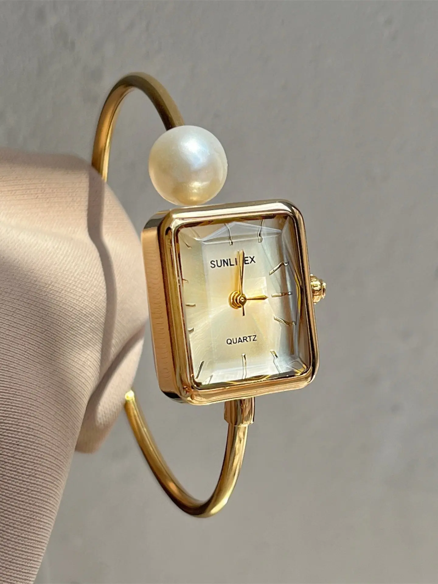 Women's Elegant Silver Color Pearl Chain Watch, Elegant Fashion Watch, Fashionable Analog Watch, Fashionable Stylish Watch, Waterproof Quartz Analog Dial, Mineral Glass, Buckle Closure, Perfect Gift for Special Occasions, Quartz Wristwatch