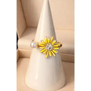 Daisy Pearl Bloom Ring Daisy Pearl Bloom Ring