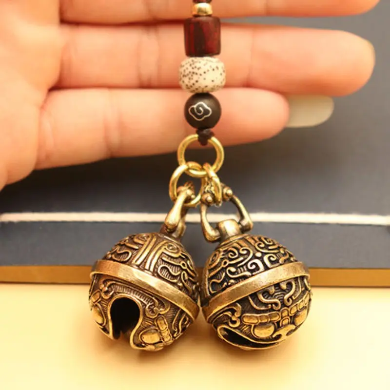 Bell 2pcs Brass Gargoyle Car Keychain, Wind Chime Pendant Accessory, Ancient China God Beast Pattern, Vintage Creative Gift for Men Women, Cool Keychains, Keychain Set, Key Accessories