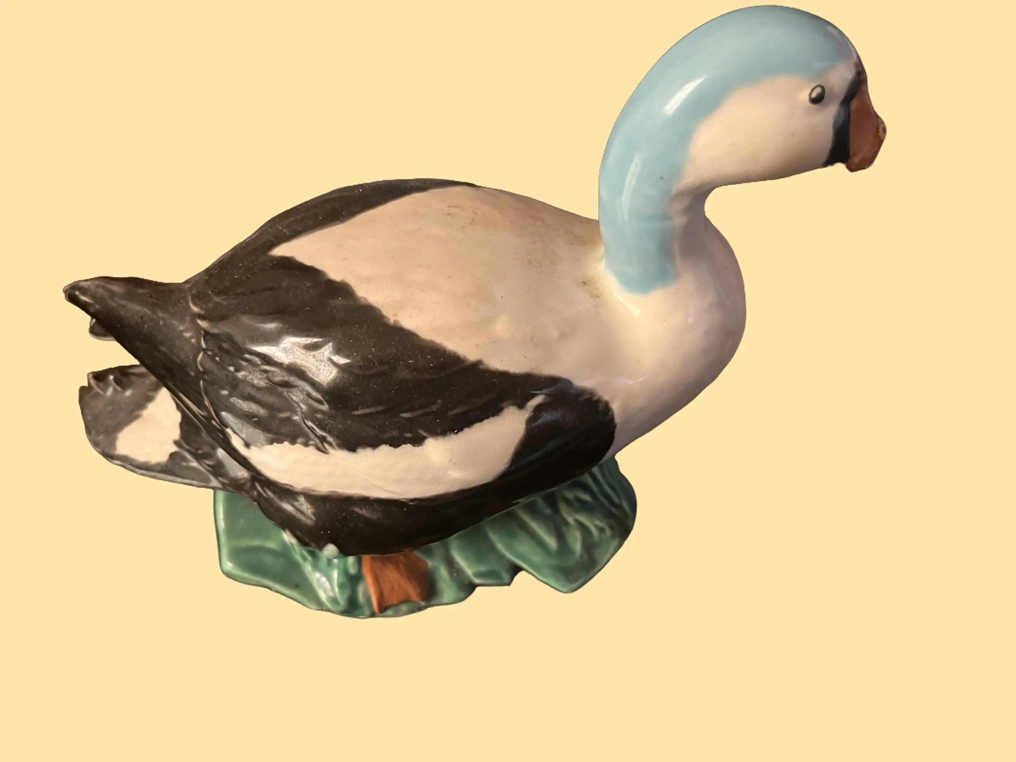 Ceramic Goose Figurine – Hand-Painted Waterfowl Collectible Statue