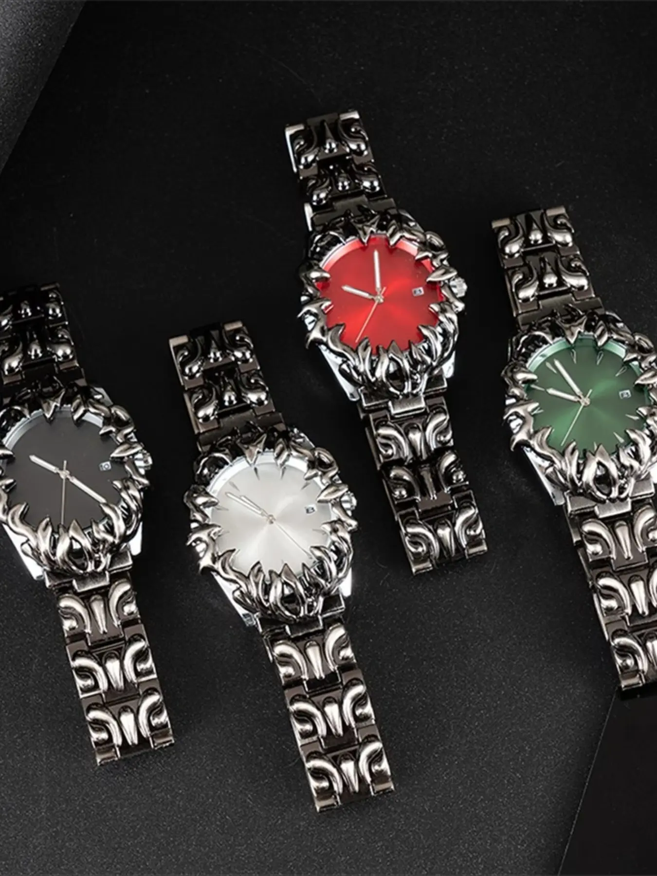 The new fashionable and creative men's 3D claw shaped watch, Quartz Watch, is made of alloy material and has date and calendar functions. The wearer, regardless of gender, appears elegant and fashionable, making it an ideal choice for gift giving.