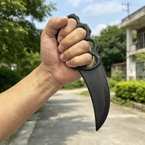 Plastic Claw Hand Grip, 4-Finger Design, Ideal for Props Practice, Carnival Props, Cosplay, Holiday Gifts, Single Pack