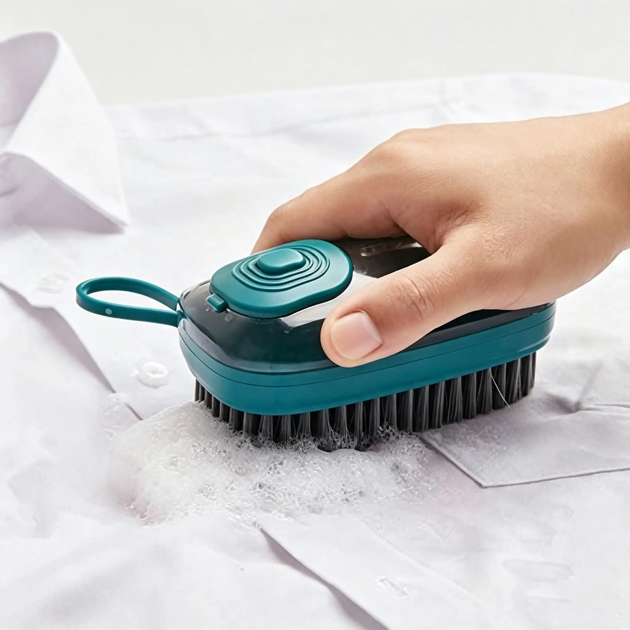 Press Dispensing Laundry Cleaning Brush with Built-in Liquid Soap Reservoir, Multifunctional Stain Remover Scrub Brush, Reusable Replaceable Bristle Head Soft Hard Bristle Clothes Shoe Scrubber for Garment Sneaker Bathroom Kitchen