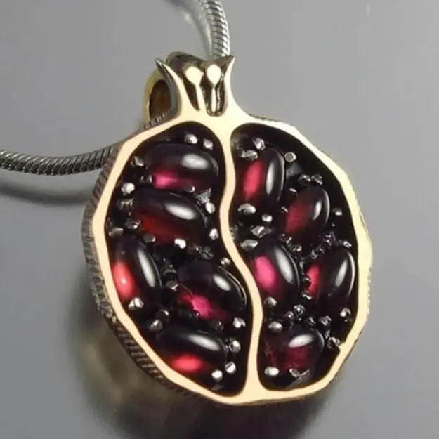 Stunning Gold Pomegranate Pendant Necklace  Garnet-Look Stones  Unique Fruit Jewelry  Aesthetic Boho Statement Piece  Perfect Gift for Her  Handmade Vibe  Nature-Inspired Accessory  Trendy TikTok Jewelry Find  Must-Have 2025 Style!