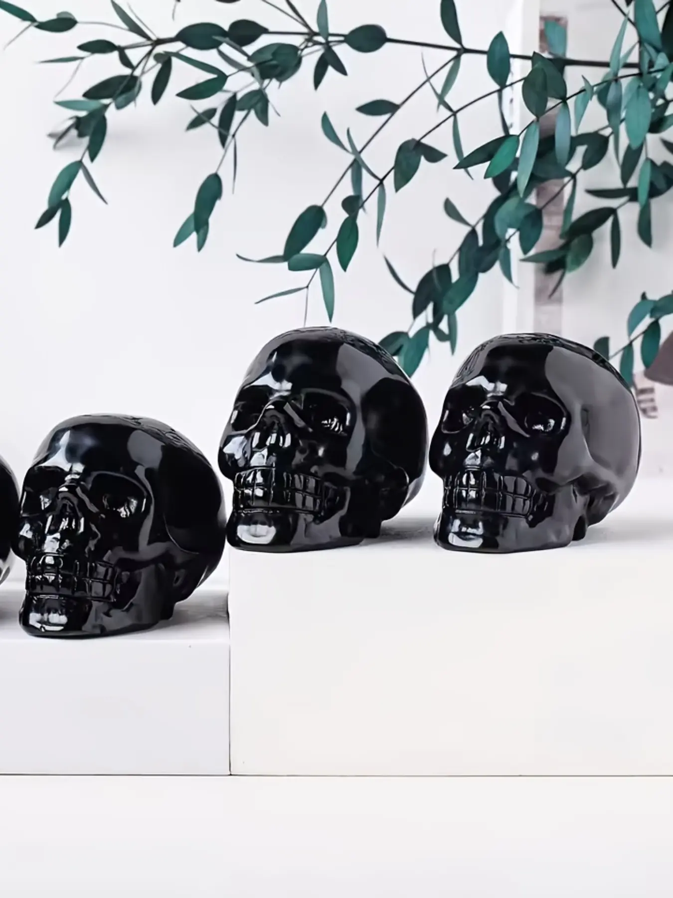 Hand Carved Healing Crystal Obsidian Skull Statue, Natural Stone Decor, Crystal Ornaments, Natural Material, Hand Selected Crystals, Unique Design, Ideal Gift for Decorators and Collectors, Natural Crystal Stones
