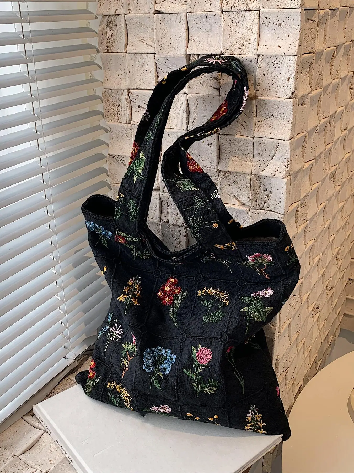 Women's Floral Pattern Embroidered Tote Bag, Fashionable Summer 2024 Large Capacity Shoulder Bag for Teen Girls, Women