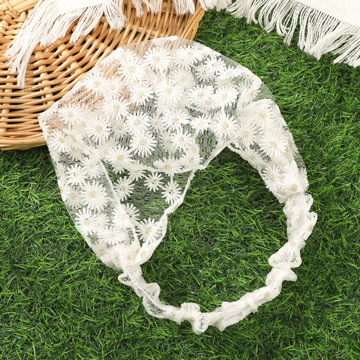 CB0726 Small White Daisies