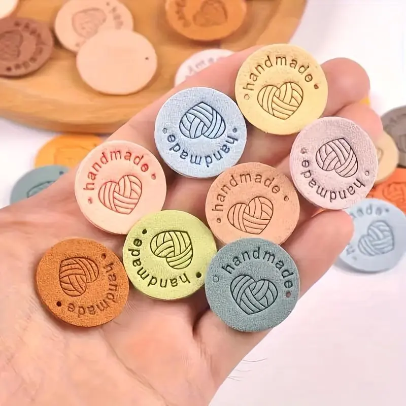 Random Color Crochet Hook Label, 10pcs/set Handmade Yarn Patch Sticker, Embossed Crochet Hook with Hole Label, Used for Handicrafts, Knitting, Sewing