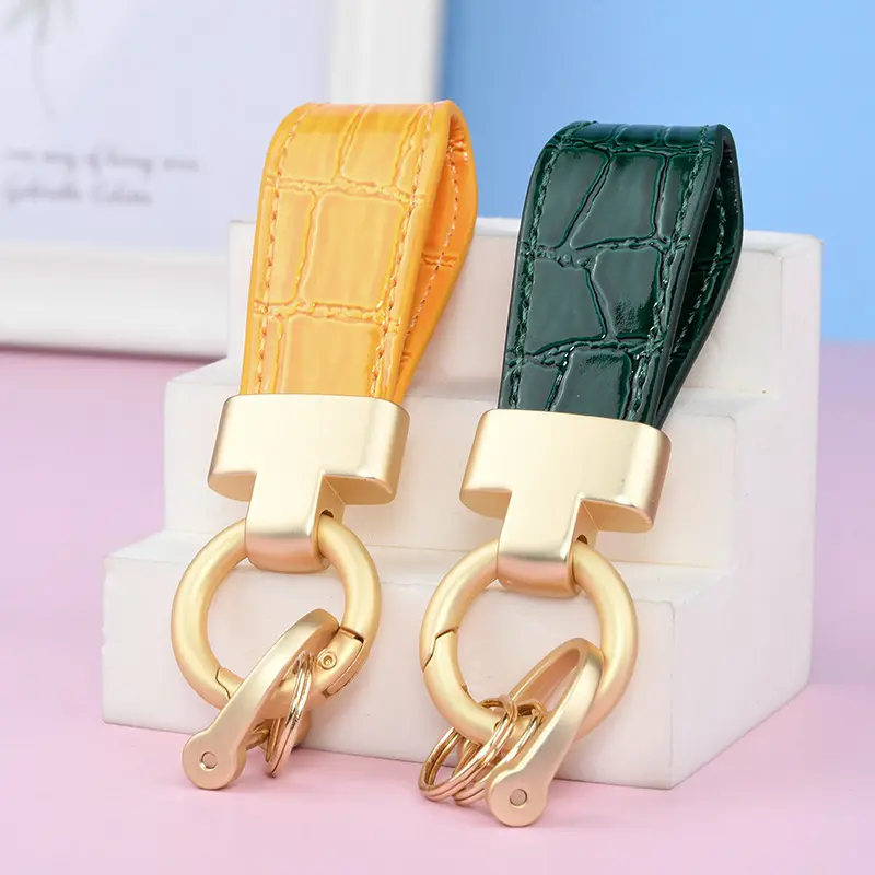 New Style Leather Keychain with Minimalistic Bag Pendant and Creative Horseshoe Buckle, Fashionable Leather Cord Car Key Holder