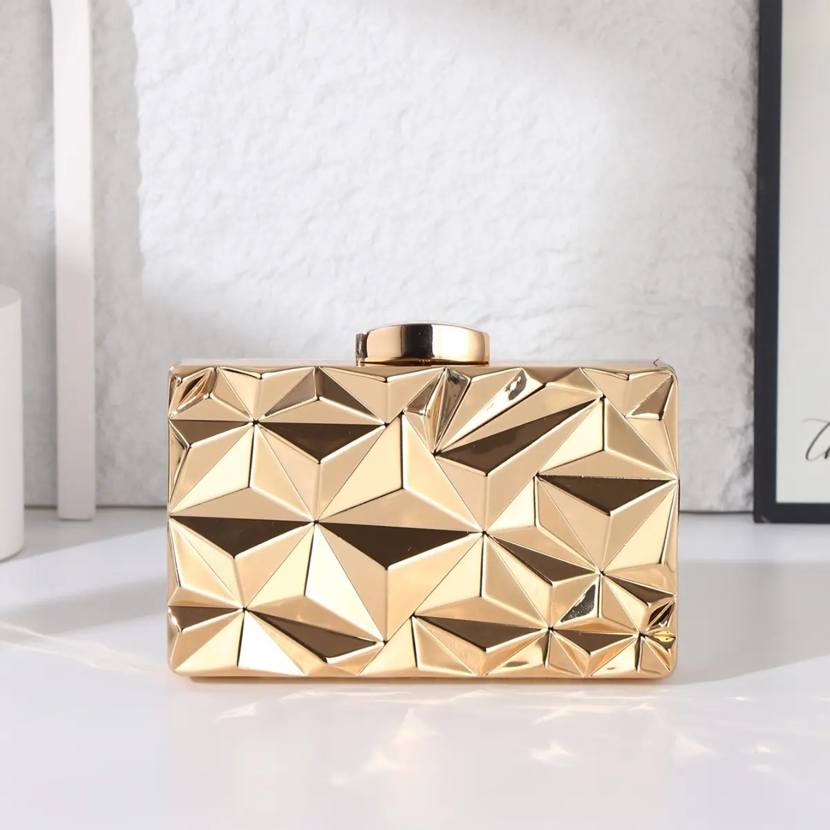 Gold Metallic 3D Geometric Pyramid Evening Party Shoulder Clutch Bag for Women, Diamond Cut Textured Hard Shell Handbag with Round Gold Lock Clasp, Glossy Mirror Formal Purse, Detachable Chain Crossbody Bag for Wedding Prom Cocktail Party