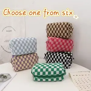 Stylish Checkered Cosmetic Bag — High-Capacity Makeup Organizer, Women's Travel Toiletry Bag, Makeup Brush Holder — An Essential for Commuting and Travel