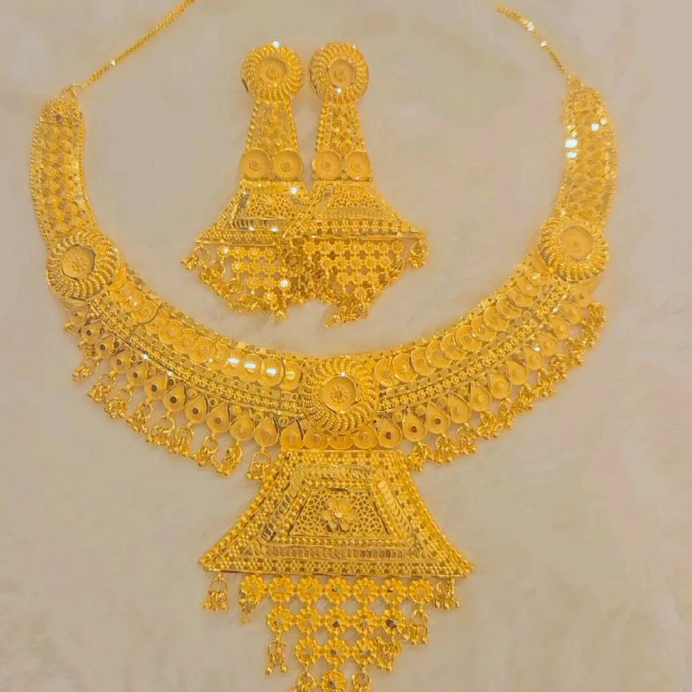 Female Fashion Jewelry Set - Gold-Plated Chain Necklace Set with Detailed Craftsmanship, Intricate Design, Elegant Pendant for Women