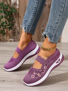 Flower embroidery flying woven single shoes for women, breathable mesh surface, non slip sole, shallow mouth flying woven mother shoes, casual and comfortable shoes for daily outdoor wear, one foot elastic band lazy shoes, Walking Shoes