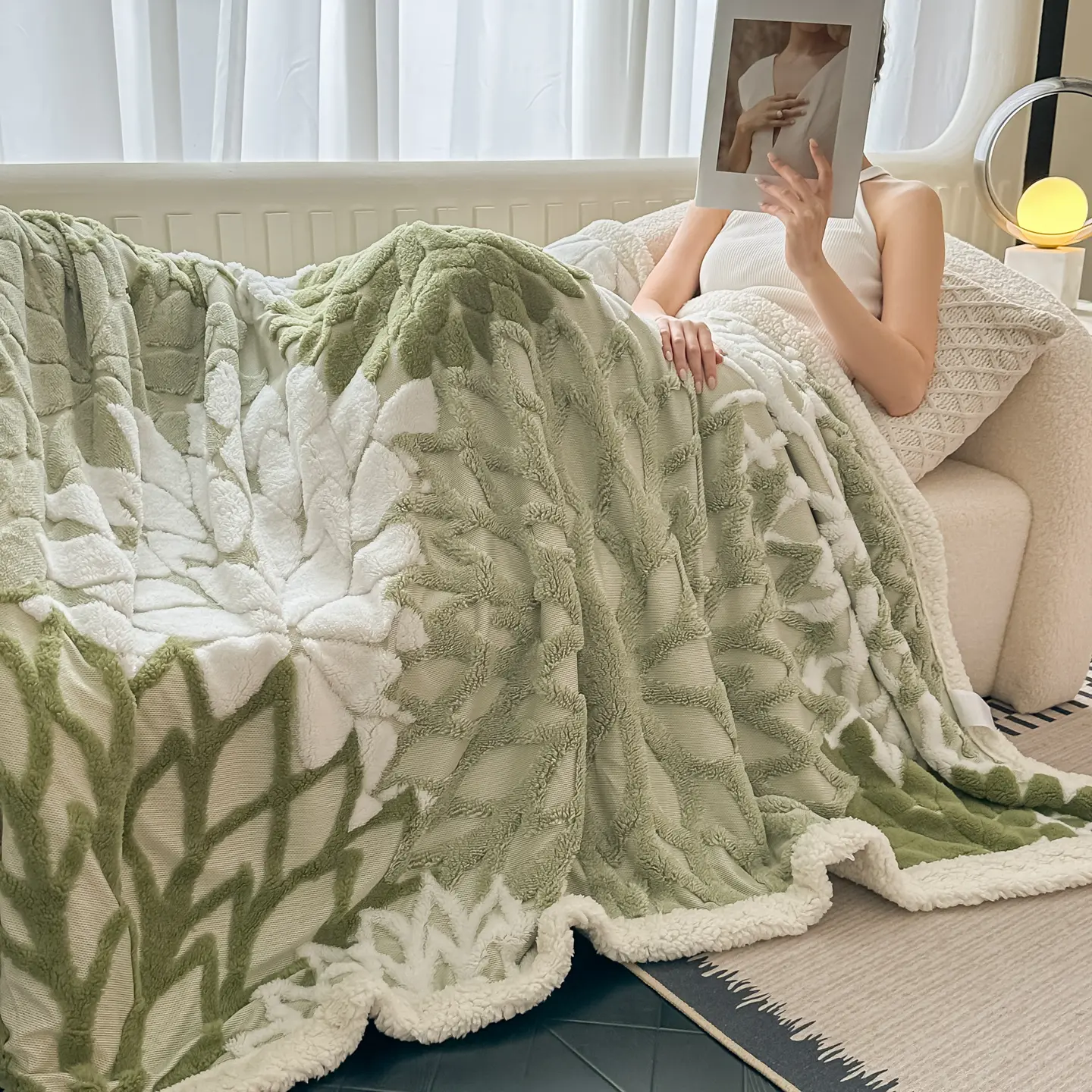 Gentle Soft Sage Green Lightweight Throw Blanket for Couch - Checkered Fleece Blankets Christmas Gifts for Women Men Girls, Cute Soft Cozy Throw for Bedroom Home Decor Gifts, Warm Throw Blanket, Stylish Blanket, Decorative Blanket