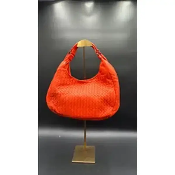 Pre-owned Leather Luxury Bags & Accessories Bottega Veneta Intrecciato Campana Hobo Shoulder bag, Orange Date Code: B02646880CR. Entrupy ID: HYBMDRW.