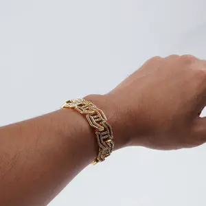 Luxury Gold Bracelet for Men & Women Diamond Cuban Link Unisex Elegant Design Durable Construction Everyday Wear