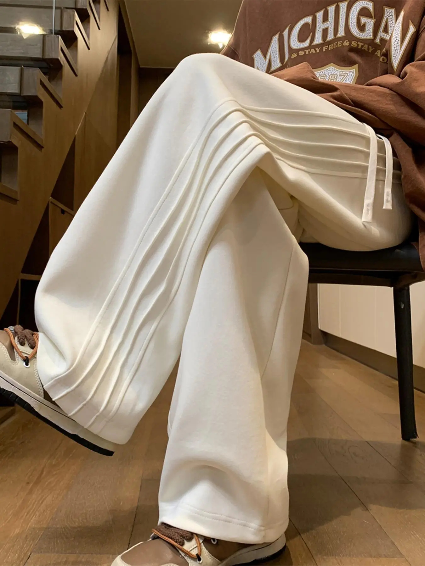 Men's Regular Fit Solid Pocket Drawstring Waist Seam Detail Wide Leg Pants, Casual Comfy Elastic Waist Straight Leg Plain Trousers for Summer, Nationa