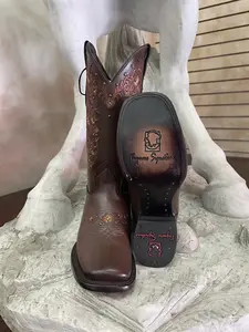 2461133150 - Vaquero Signature Women's Wide Square Toe Boot Flor Entera Cafe Difuminado - 1406